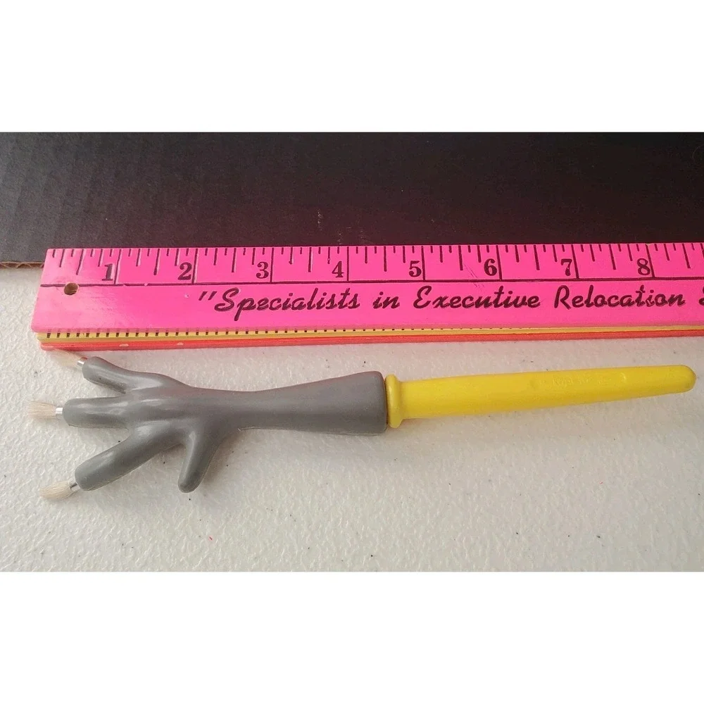 Vintage TopLine‎ Animal Hand Shaped Waterpaint Brush - 3 Claws 90's Cat Oddity
